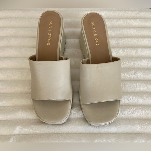 SUN + STONE | Women’s Finleighh Faux Leather Slip-On Wedge Sandals - Picture 3 of 8